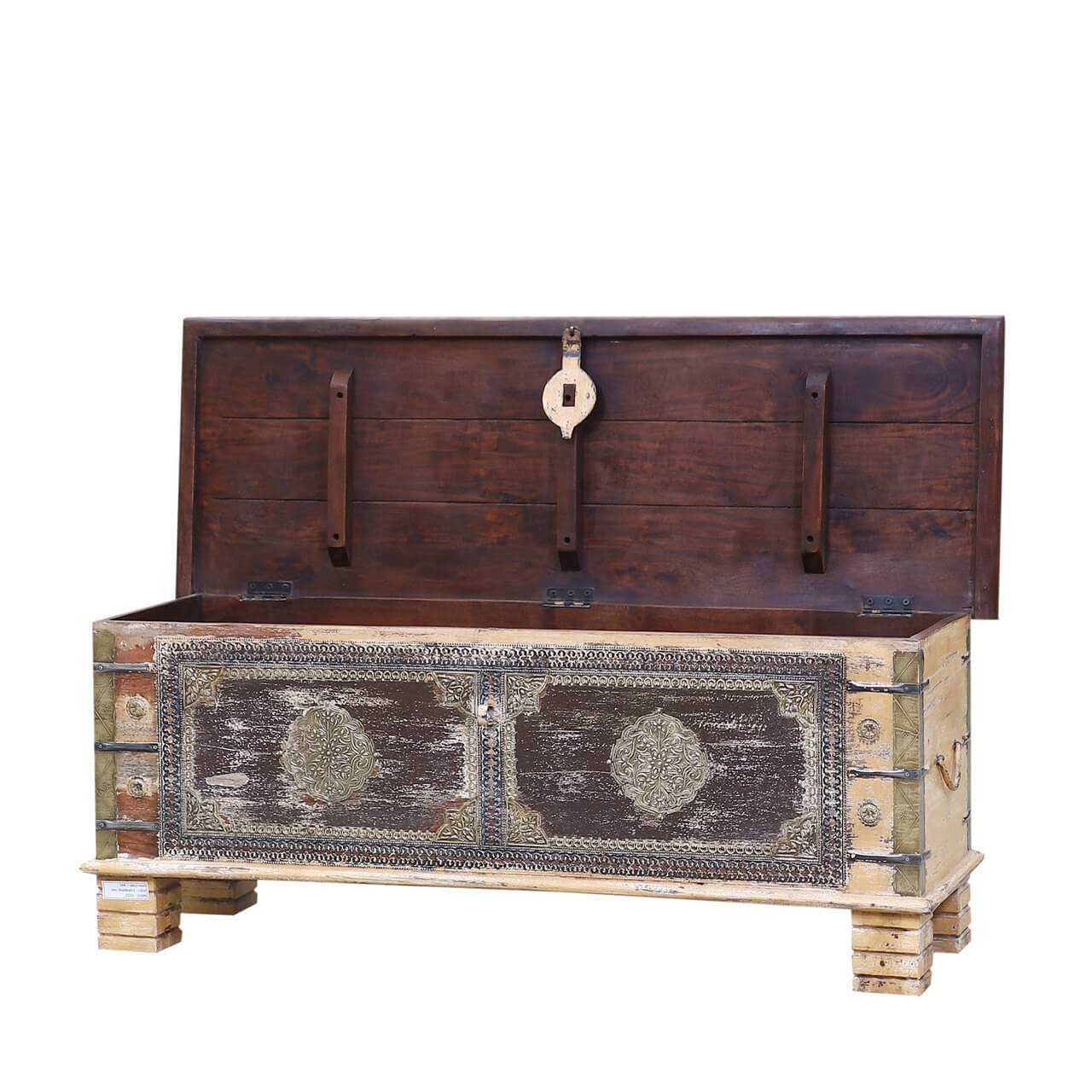 Wooden chest trunk distress Wooden chest trunk distress